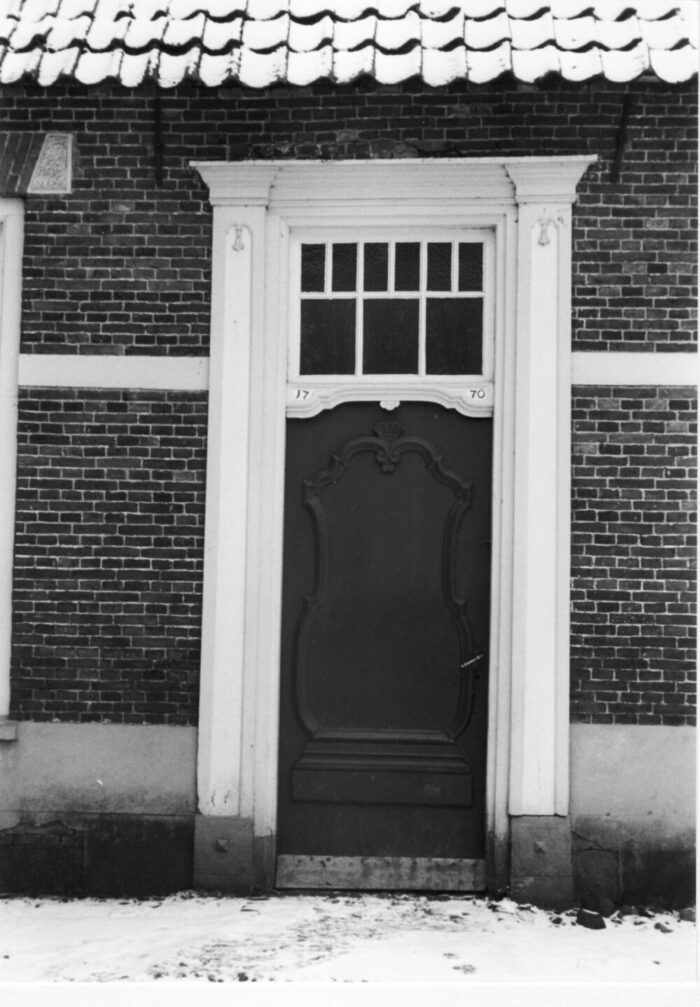 De deur uit 1770 die toegang gaf tot de ends- of bovenkamer (foto: H. Hagens, 1966) (met dank aan Eric Ooink, 2022)